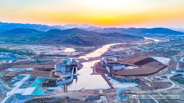 7b5f00dfd5f746178316fcc6c845333e_B_BASIC