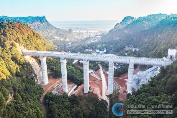 向家壩灌區(qū)一期一步工程會(huì)詩溝渡槽 本報(bào)通訊員 李勝海 攝