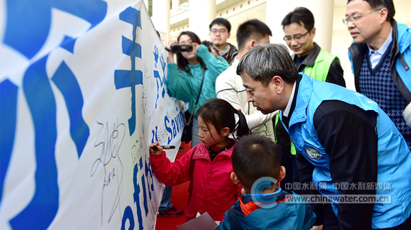 С�����ڹ���M���Ϻ����Լ������� ӛ�� ���� �Ĕz����.jpg